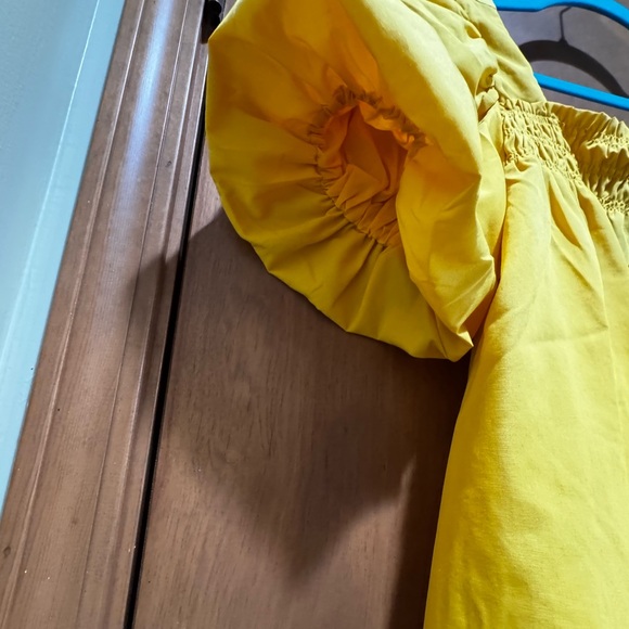 Elegant Yellow Smocked Blouse - Picture 4 of 6